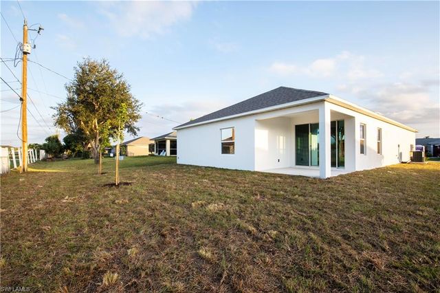 617 SE 3rd TER, Cape Coral, FL 33990