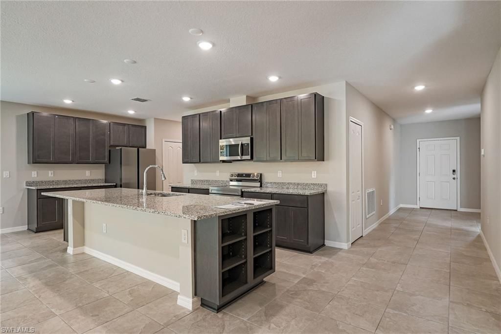 617 SE 3rd TER, CAPE CORAL, FL 33990 — photo 4