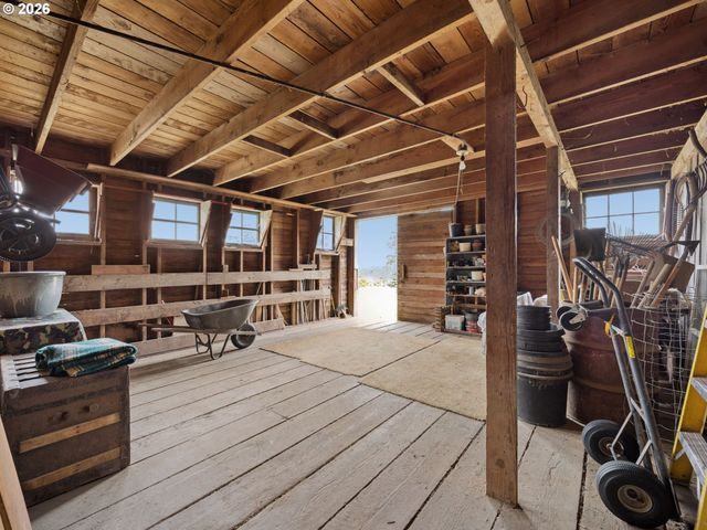 16455 Se BLUFF Rd, Sandy, OR 97055