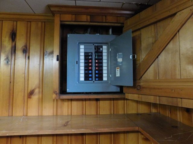 560 North St, Somerset, MA 02726