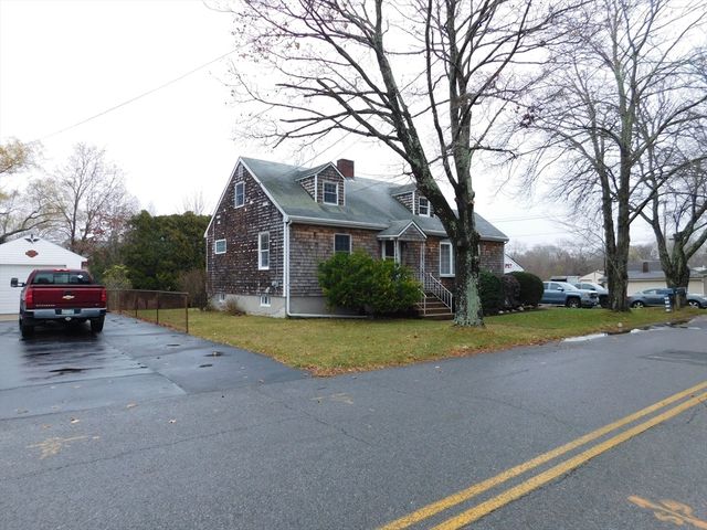 560 North St, Somerset, MA 02726