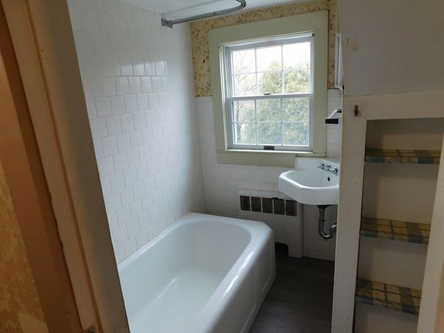 560 North St, Somerset, MA 02726