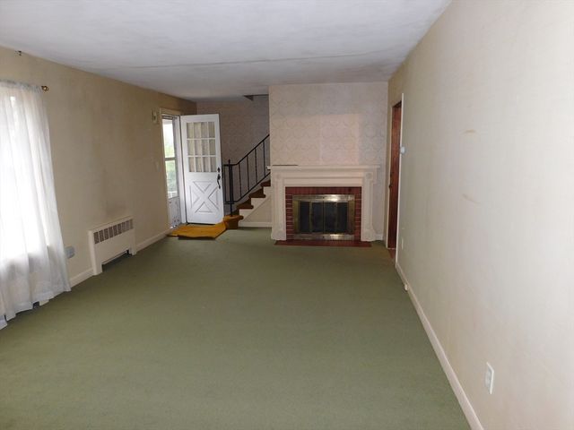 560 North St, Somerset, MA 02726