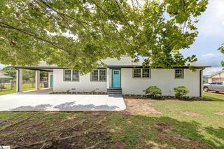 203 Montgomery Street, Laurens, SC 29360