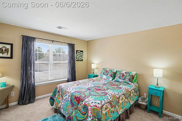 12398 Saint Andrews Way, Fenton, MI 48430