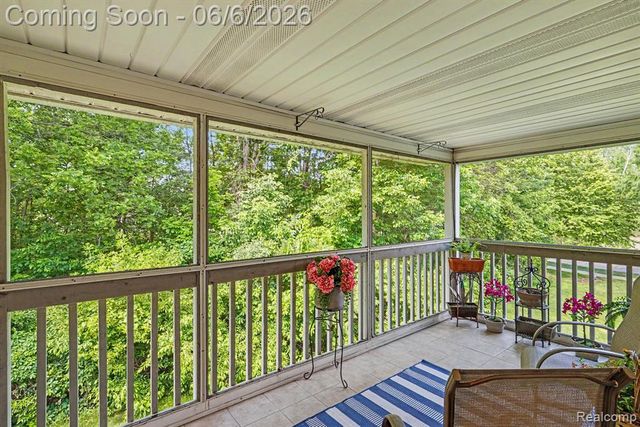 12398 Saint Andrews Way, Fenton, MI 48430