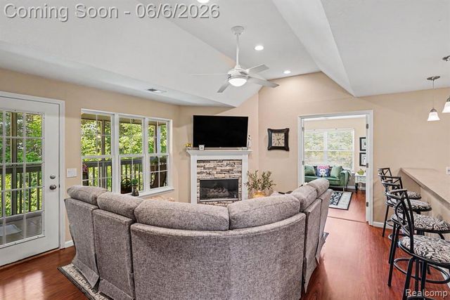 12398 Saint Andrews Way, Fenton, MI 48430