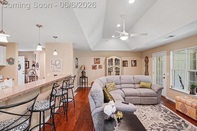 12398 Saint Andrews Way, Fenton, MI 48430