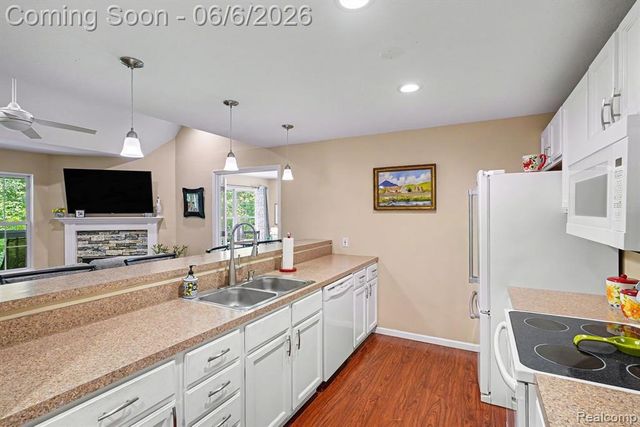 12398 Saint Andrews Way, Fenton, MI 48430