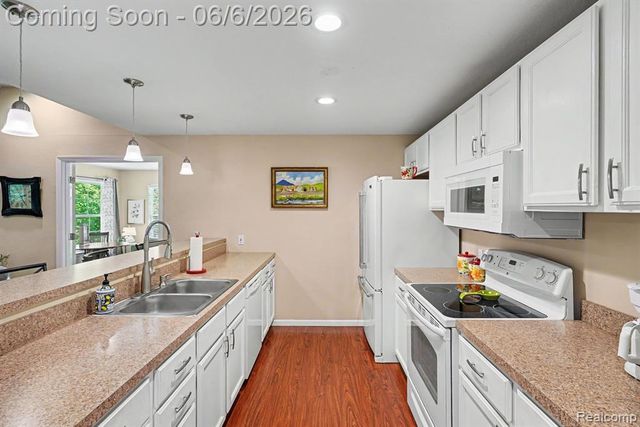 12398 Saint Andrews Way, Fenton, MI 48430