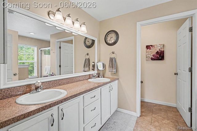 12398 Saint Andrews Way, Fenton, MI 48430
