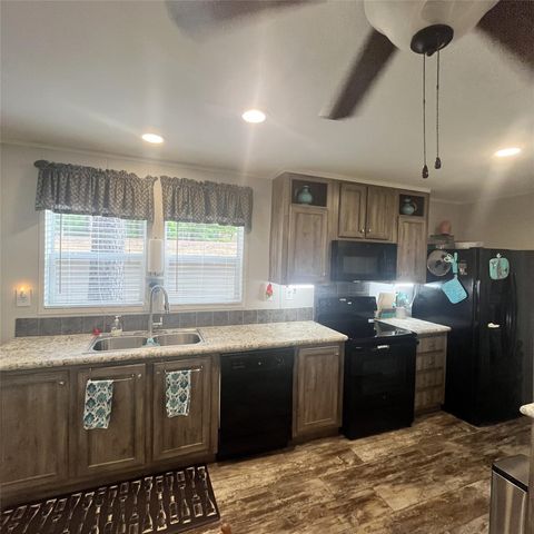 5002 Fm 811, Centerville, TX 75833