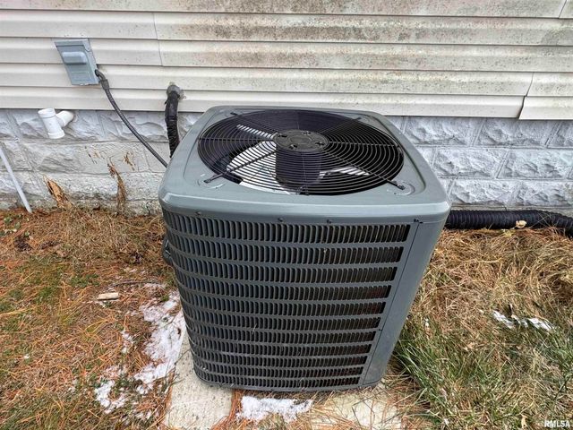 23392 N IL Hwy 37 Highway, Dix, IL 62830