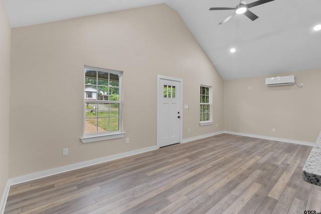 22789 Creekwood Dr, Flint, TX 75762