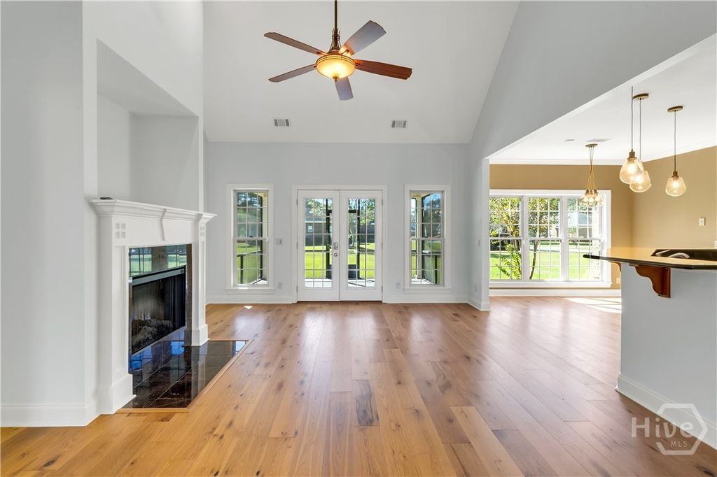 Image 12 of property listing at 75 Brigham Lane, Richmond Hill, GA 31324