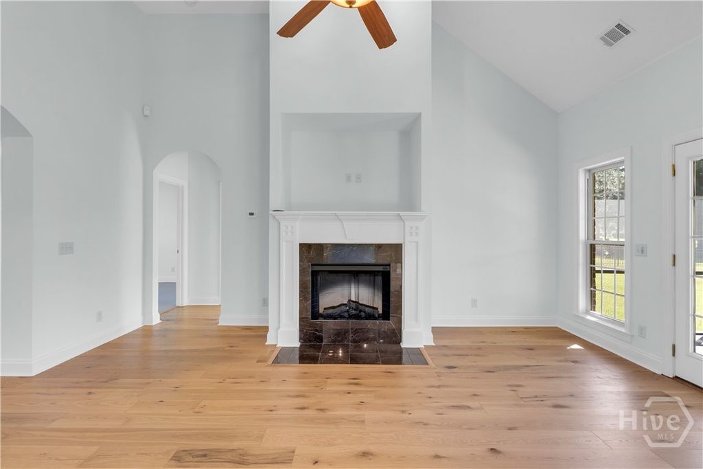 Image 15 of property listing at 75 Brigham Lane, Richmond Hill, GA 31324
