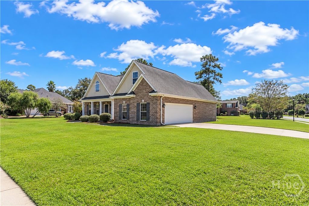 Image 4 of property listing at 75 Brigham Lane, Richmond Hill, GA 31324