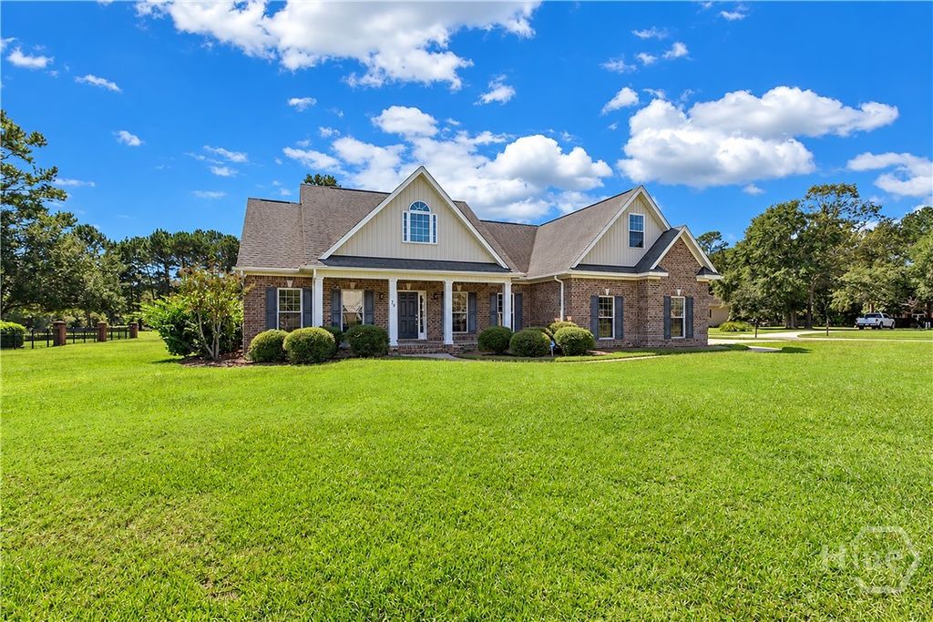 Image 5 of property listing at 75 Brigham Lane, Richmond Hill, GA 31324