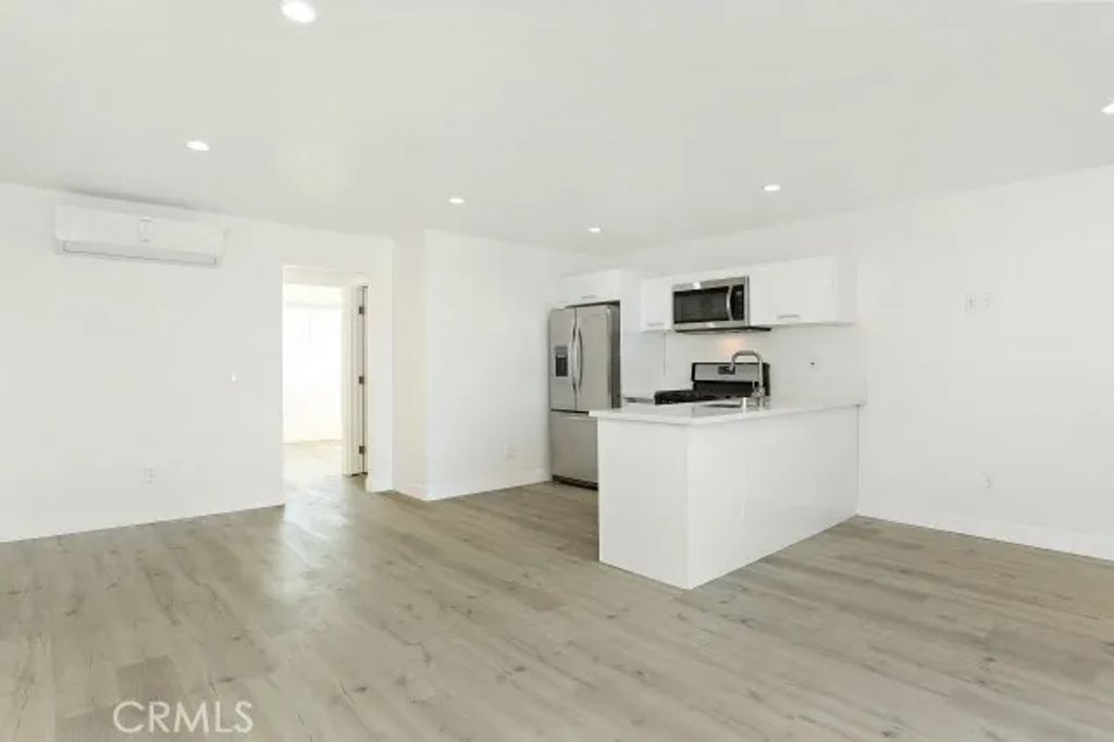 6745 Laurel Canyon Boulevard 204, North Hollywood, CA 91606