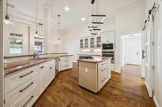 2905 Cedar Ridge Trail, Friendswood, TX 77546