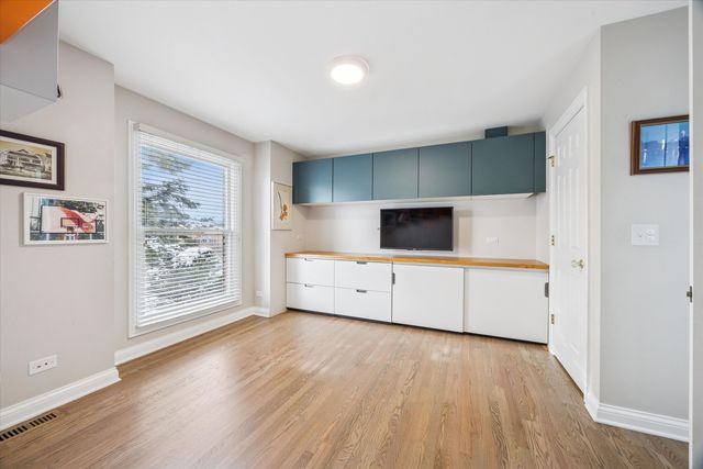 28 S Clay Street, Hinsdale, IL 60521