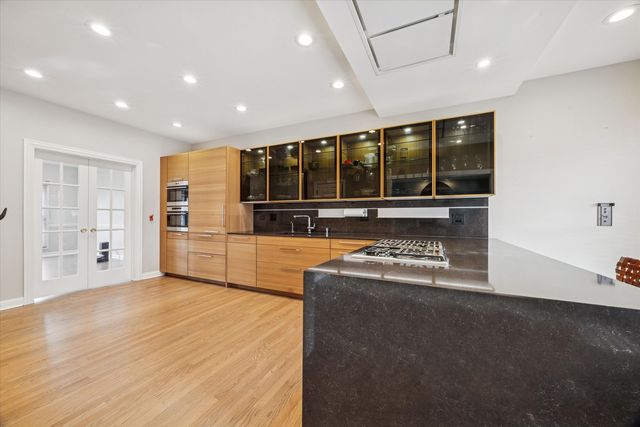 28 S Clay Street, Hinsdale, IL 60521