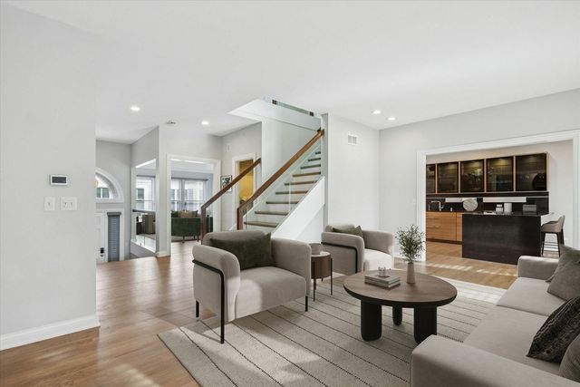 28 S Clay Street, Hinsdale, IL 60521