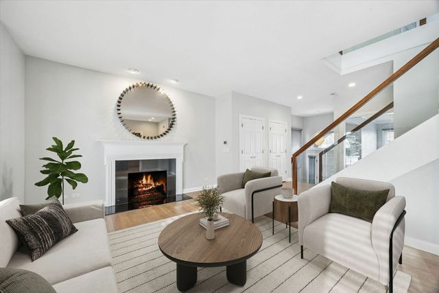 28 S Clay Street, Hinsdale, IL 60521