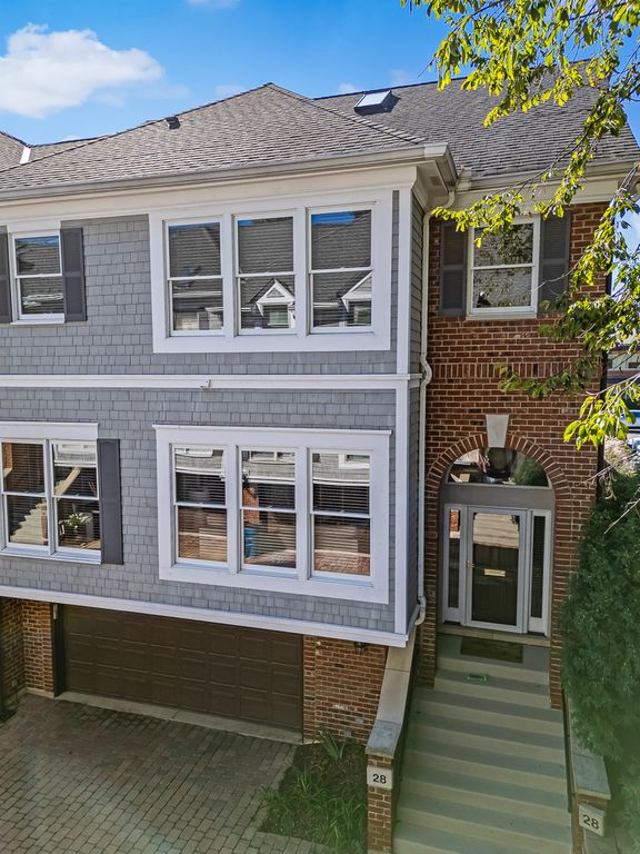 28 S Clay Street, Hinsdale, IL 60521