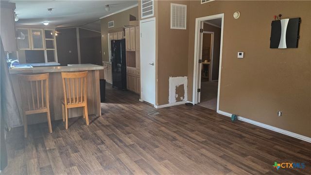 102 Fannin Oaks Drive, Victoria, TX 77905