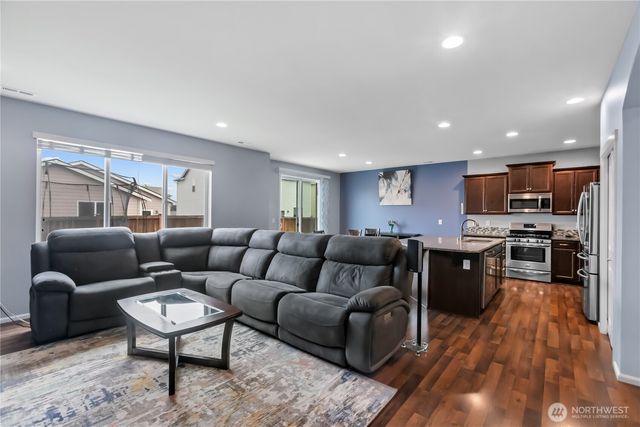 18929 110th Avenue Ct E, Puyallup, WA 98374