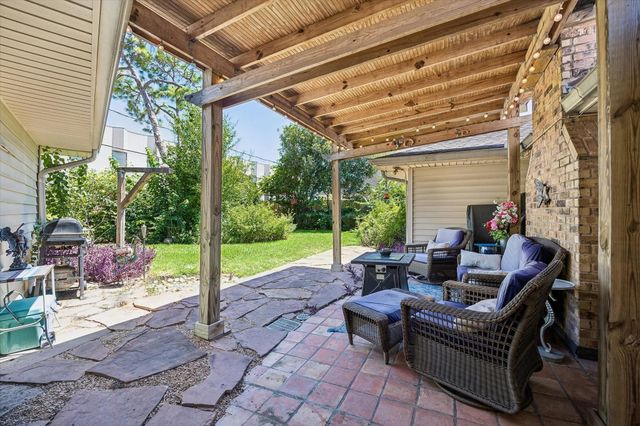 818 Olney Oak Drive, Houston, TX 77079