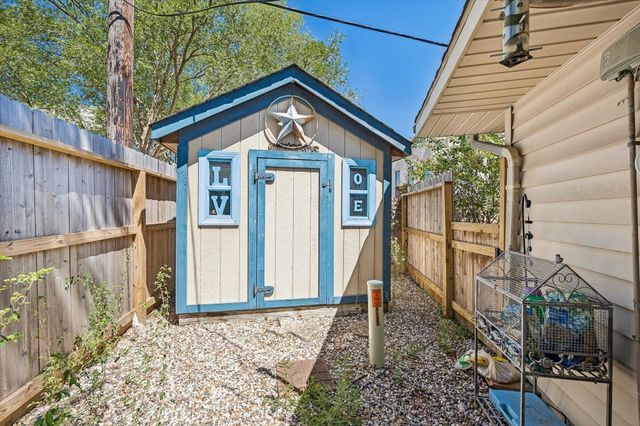 818 Olney Oak Drive, Houston, TX 77079