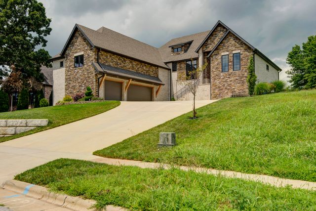 3247 W Bluffview Street, Springfield, MO 65810