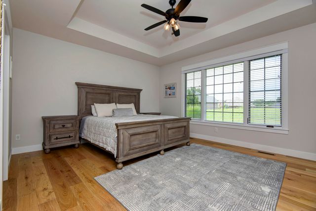 3247 W Bluffview Street, Springfield, MO 65810