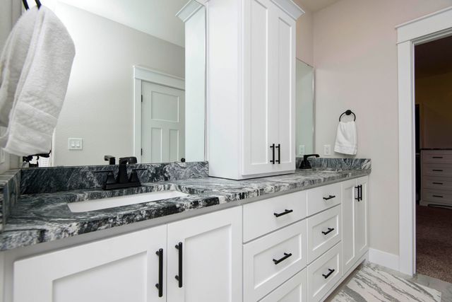 3247 W Bluffview Street, Springfield, MO 65810