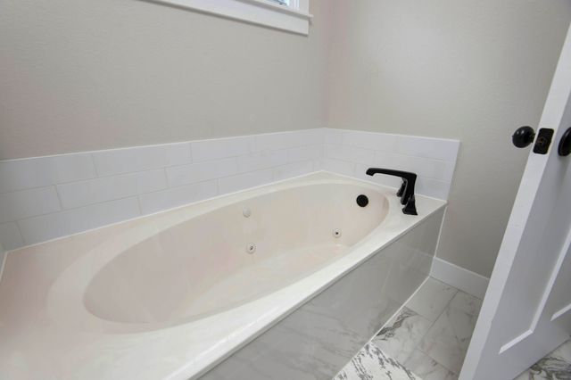 3247 W Bluffview Street, Springfield, MO 65810