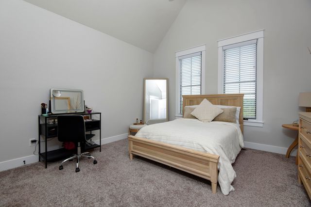 3247 W Bluffview Street, Springfield, MO 65810