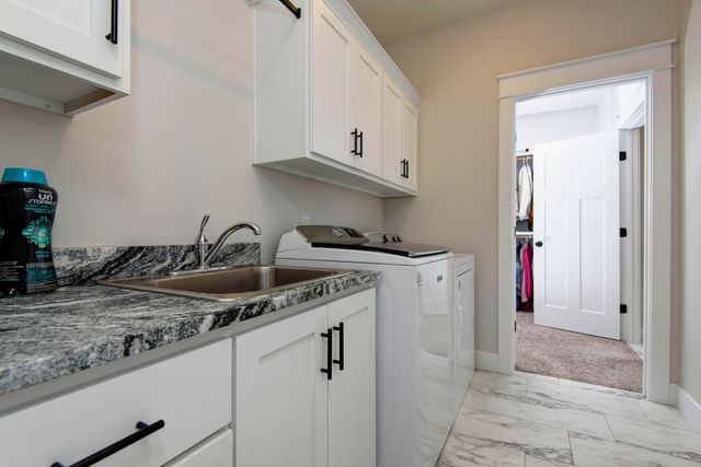 3247 W Bluffview Street, Springfield, MO 65810