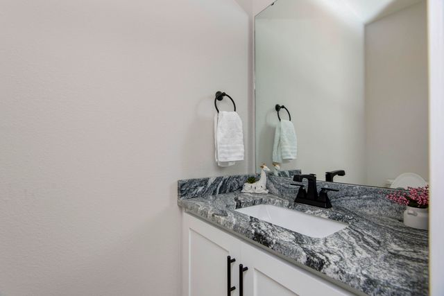 3247 W Bluffview Street, Springfield, MO 65810