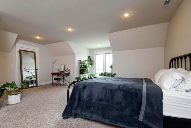 3247 W Bluffview Street, Springfield, MO 65810