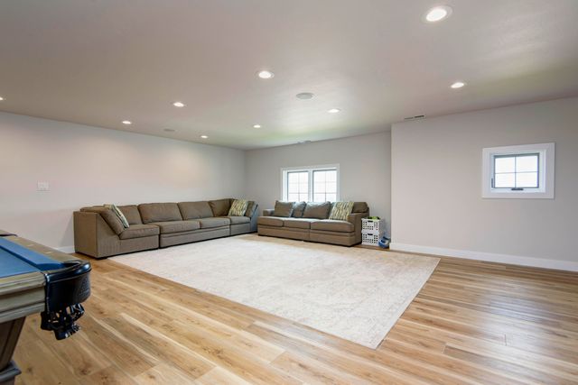 3247 W Bluffview Street, Springfield, MO 65810