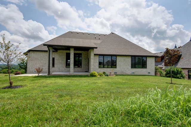 3247 W Bluffview Street, Springfield, MO 65810