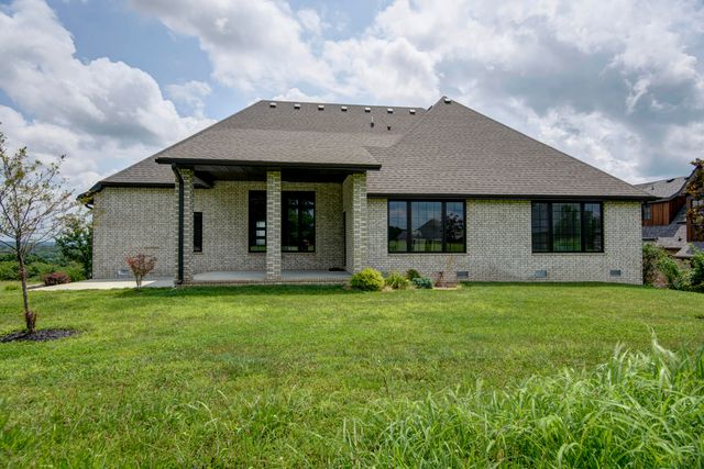 3247 W Bluffview Street, Springfield, MO 65810