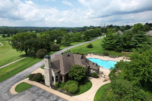 3247 W Bluffview Street, Springfield, MO 65810