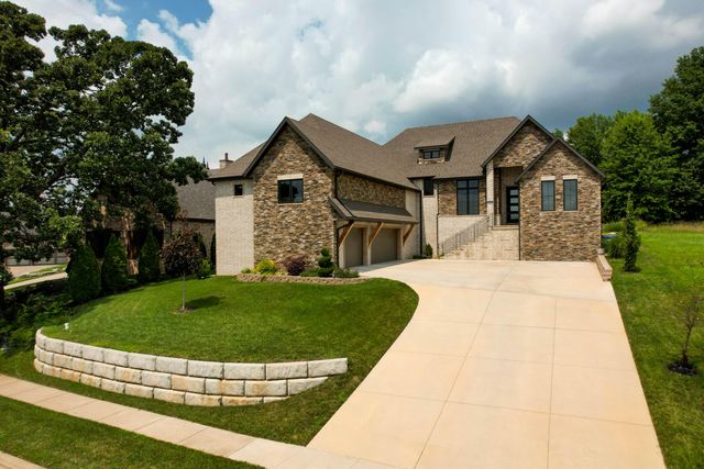 3247 W Bluffview Street, Springfield, MO 65810