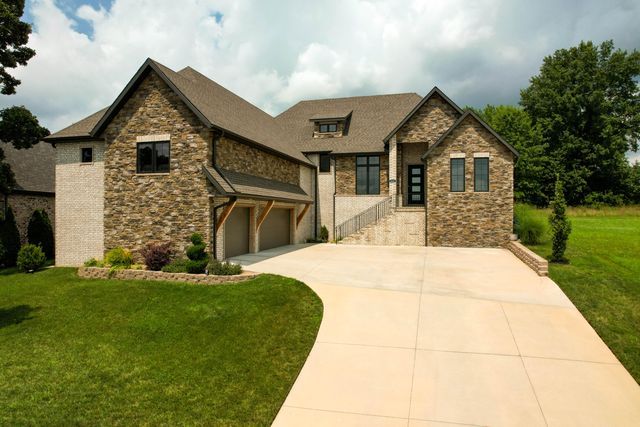 3247 W Bluffview Street, Springfield, MO 65810
