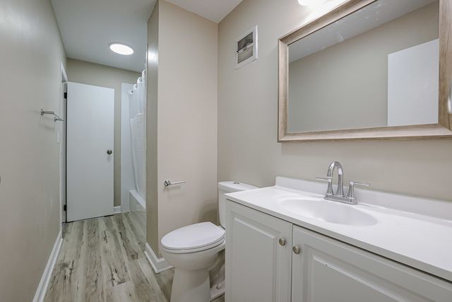 311 W Kennedy Drive, Streamwood, IL 60107