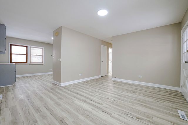 311 W Kennedy Drive, Streamwood, IL 60107