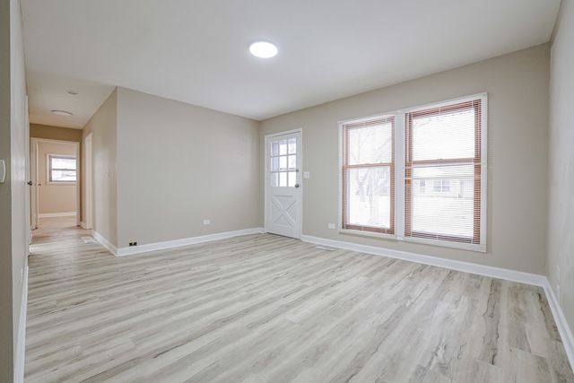 311 W Kennedy Drive, Streamwood, IL 60107